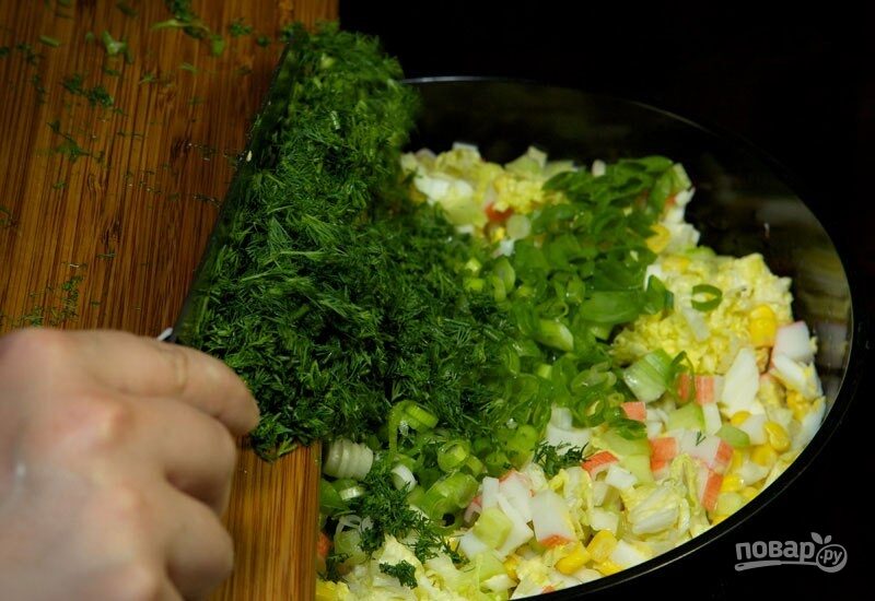 Салат с кукурузой и крабовыми палочками