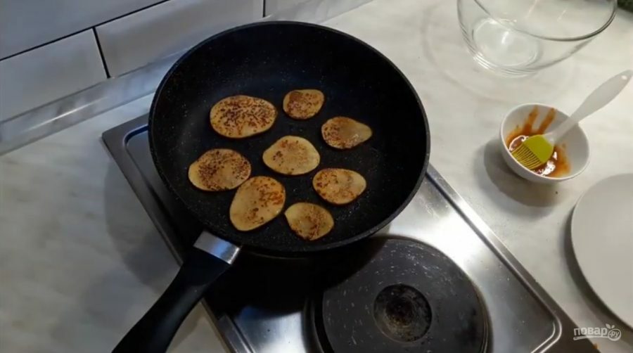 Вкусный салат с грушами и мясом